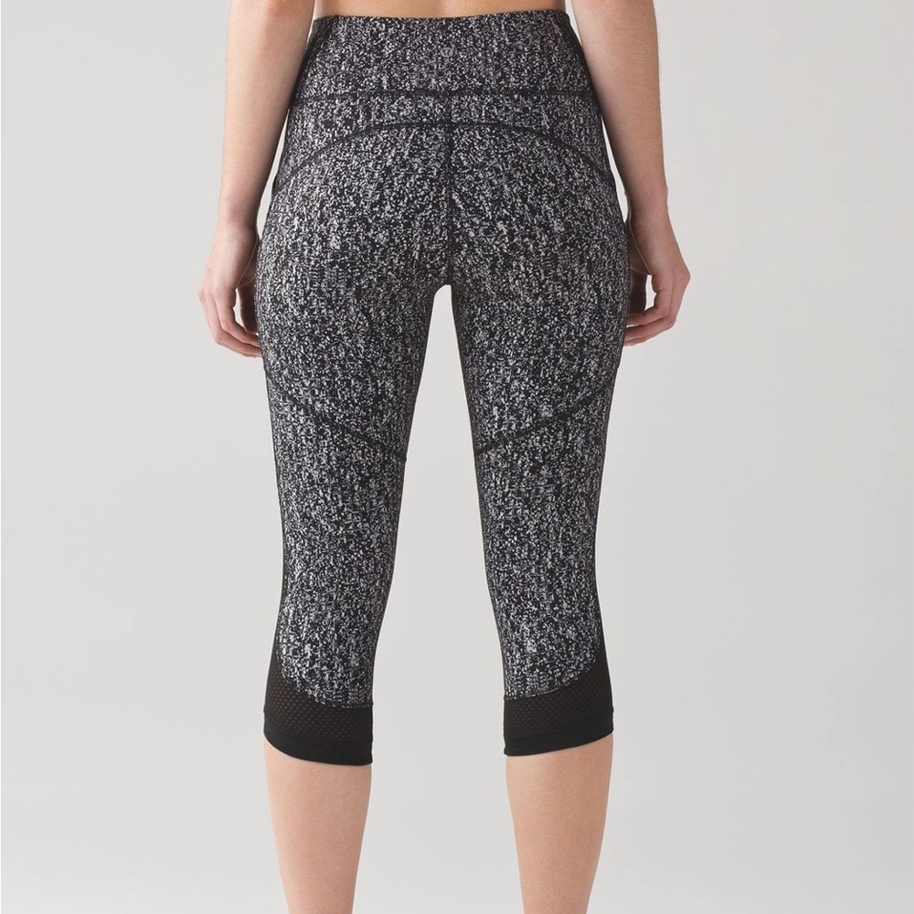 Lululemon Size 4 Fit Physique Crop 19" Leggings Luon Suited Jacquard Black White - Picture 3 of 15